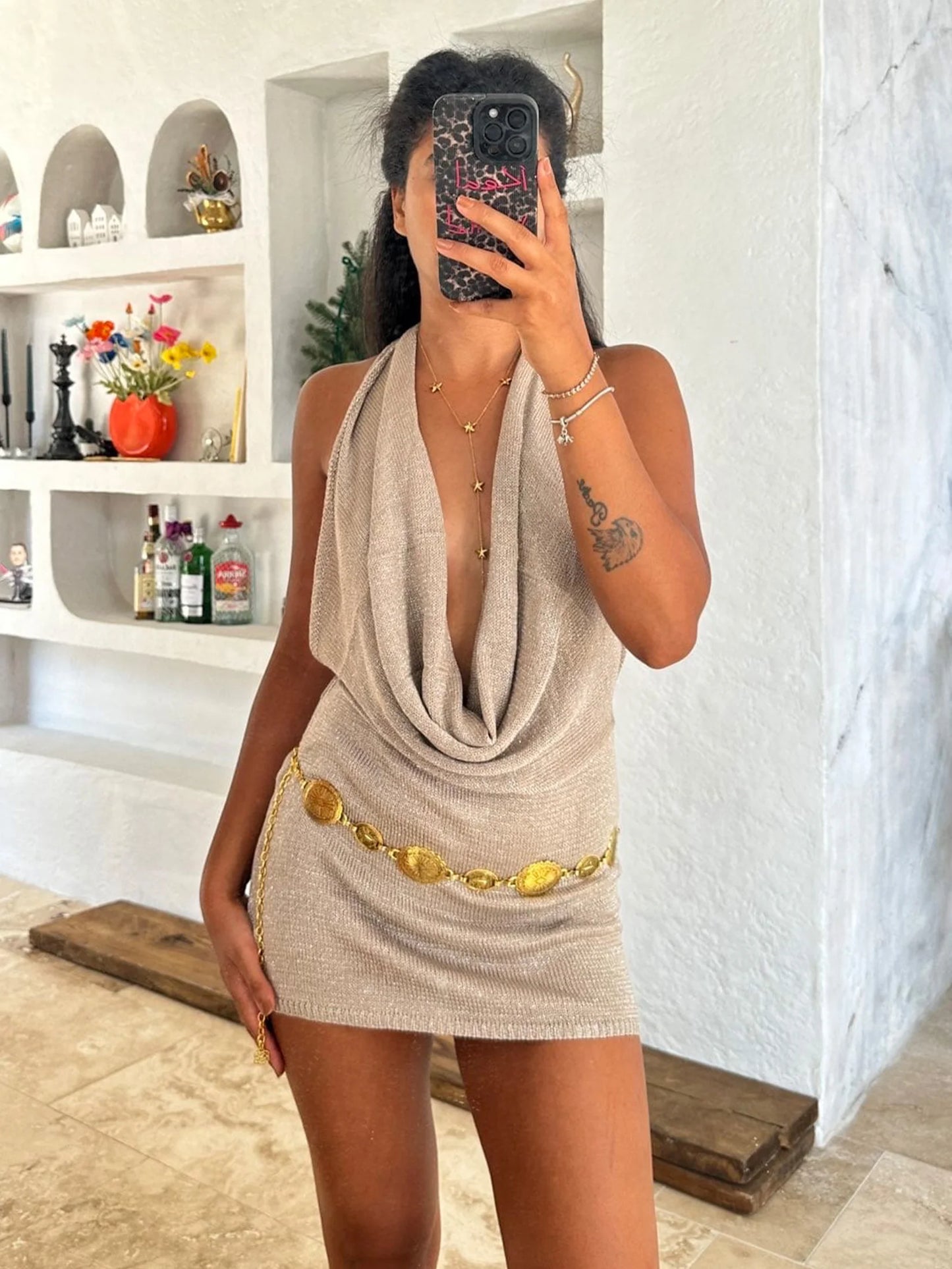 Robe Mini Pailletée Style Drapé à Col en V pour Femme – Dos Nu Look Fête à la Plage