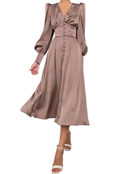 Robe en Satin – Élégance Intemporelle au Charme Luxueux