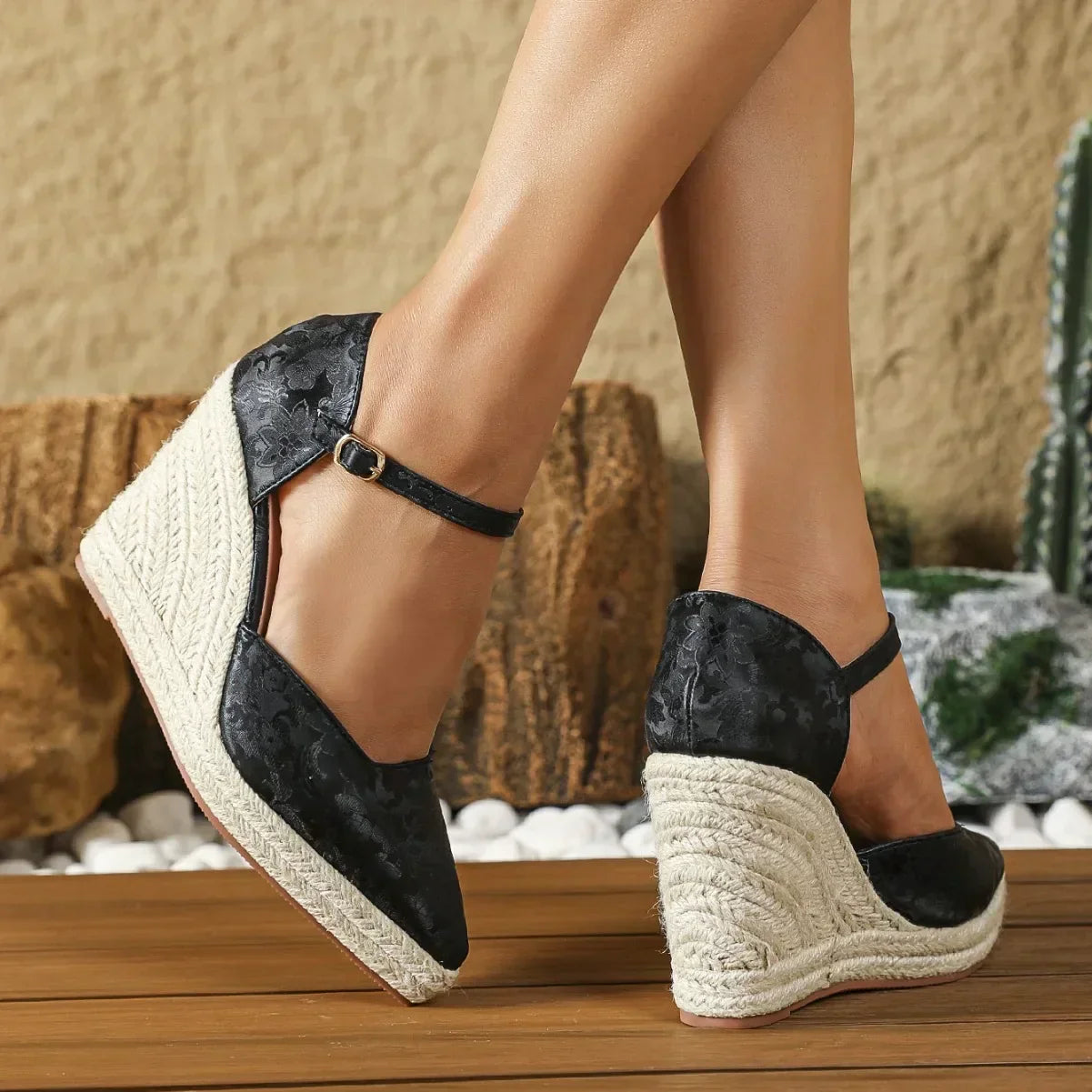 Sandales à Talons Compensés Espadrille Élégantes Femme avec Bout Pointu et Bride Réglable – Chaussures d’Été Confortables et Élégantes