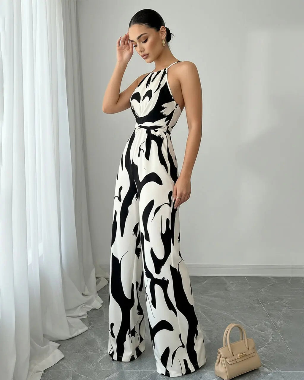 Combinaison femme imprime abstrait col halter - Elegante et fluide