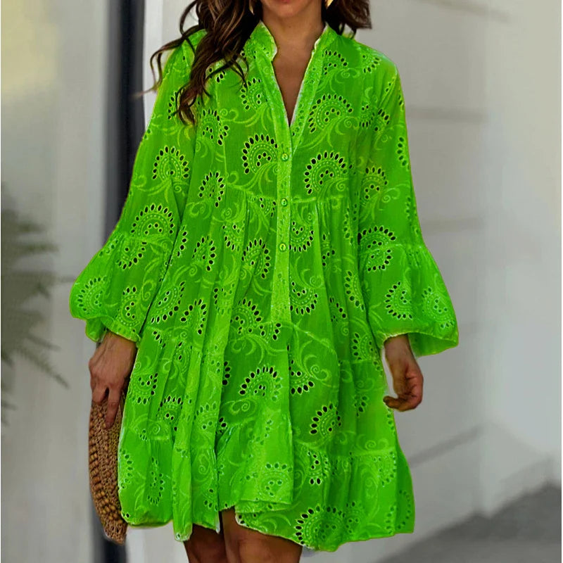 Robe Mini Élegante Femme en Broderie Anglaise – Col V Bohème avec Boutons et Manches Évasées