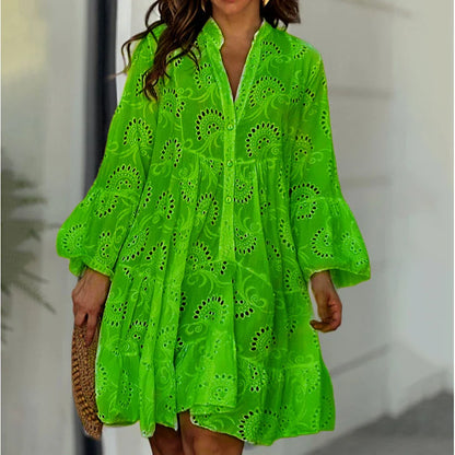 Robe Mini Élegante Femme en Broderie Anglaise – Col V Bohème avec Boutons et Manches Évasées