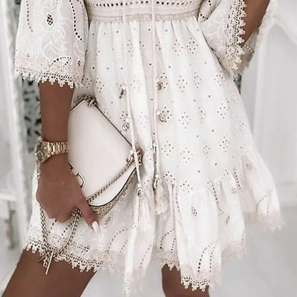 Robe Mini Blanche Brodée Femme – Design Élégant en Dentelle Fine