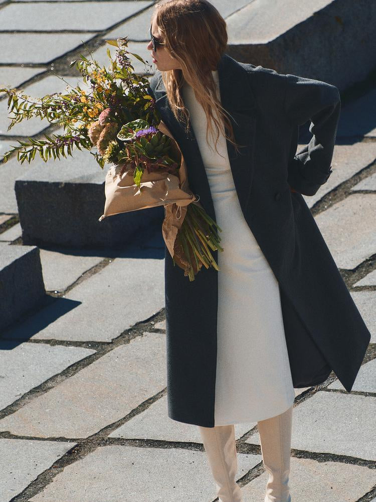 Trench da donna dal taglio dritto, doppiopetto – Elegante e antivento