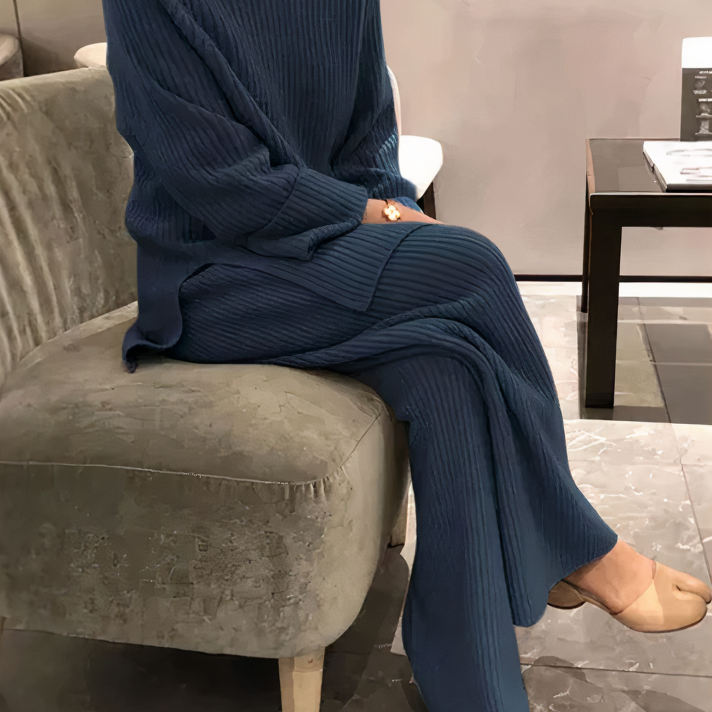 Ensemble tricoté deux pièces pour femme – Élégance et confort à la maison