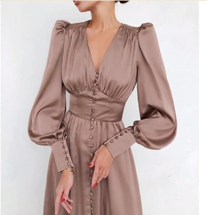 Robe en Satin – Élégance Intemporelle au Charme Luxueux