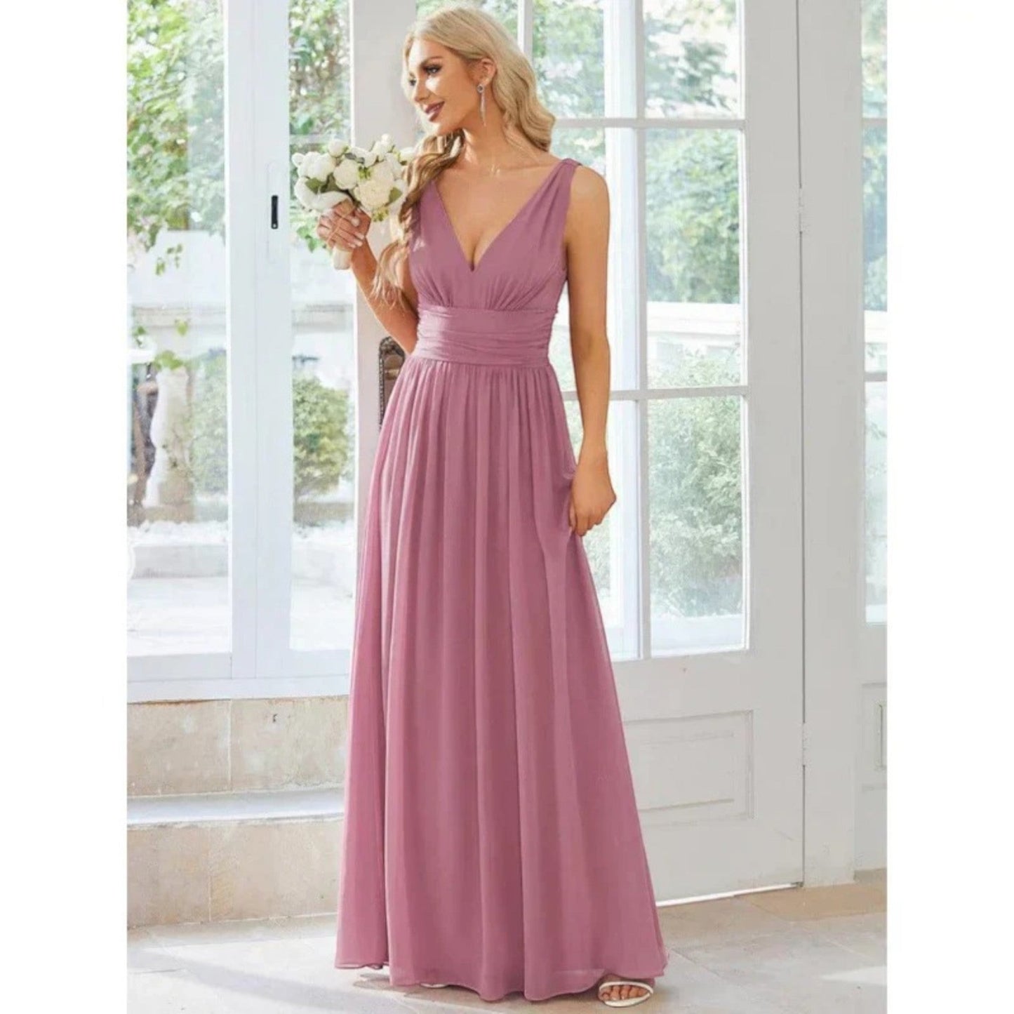 Robe Maxi Élégante à Col V – Style Féminin Intemporel