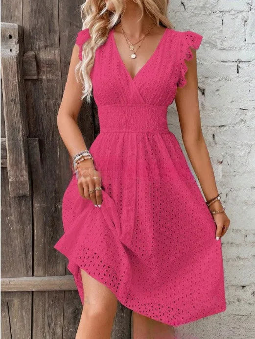 Robe Midi Élégante Femme en Tissu à Œillets – Col V Coupe Évasée et Ajustée