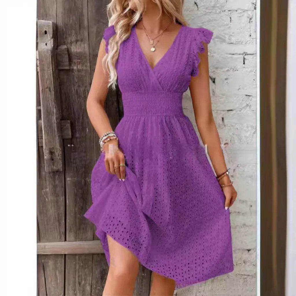 Robe Midi Élégante Femme en Tissu à Œillets – Col V Coupe Évasée et Ajustée