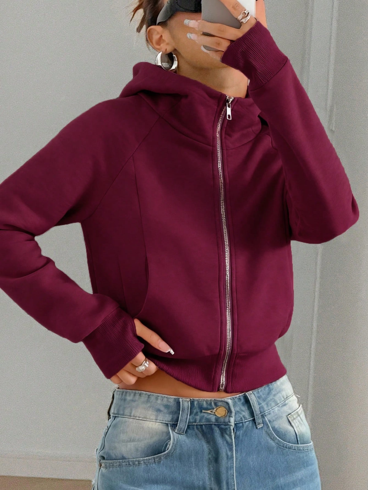 Sweat court femme a capuche uni - Decontracte et confortable