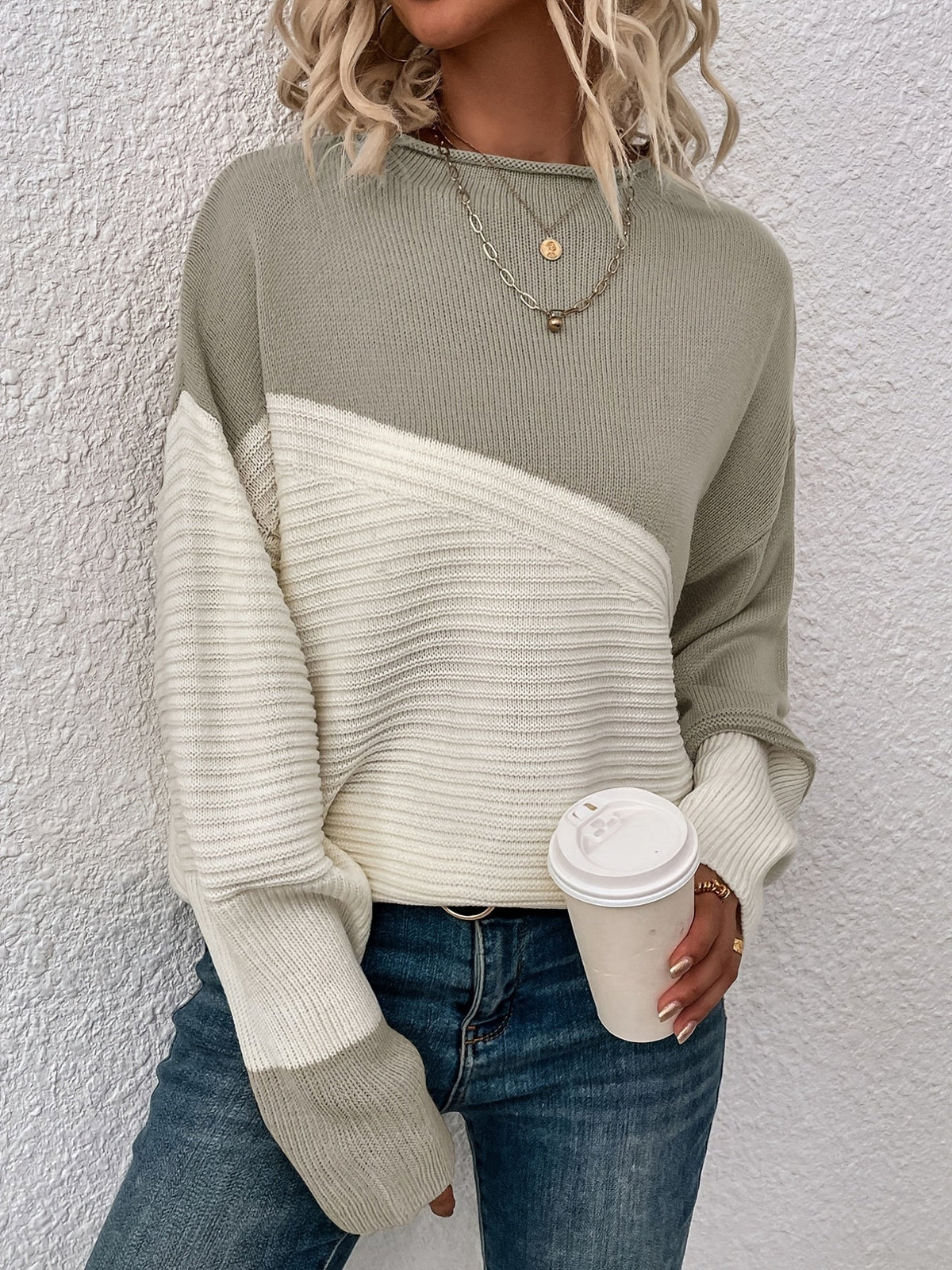 Women's relaxed-fit color-block sweater - Modern and soft
