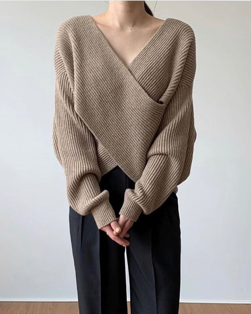 Women's cross-knit sweater - Elegant and comfortable