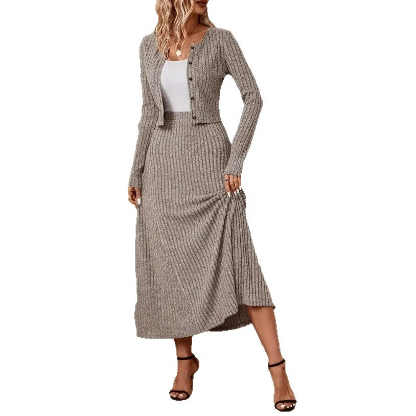 Completo da donna con cardigan in maglia e gonna midi – Casual ed elegante