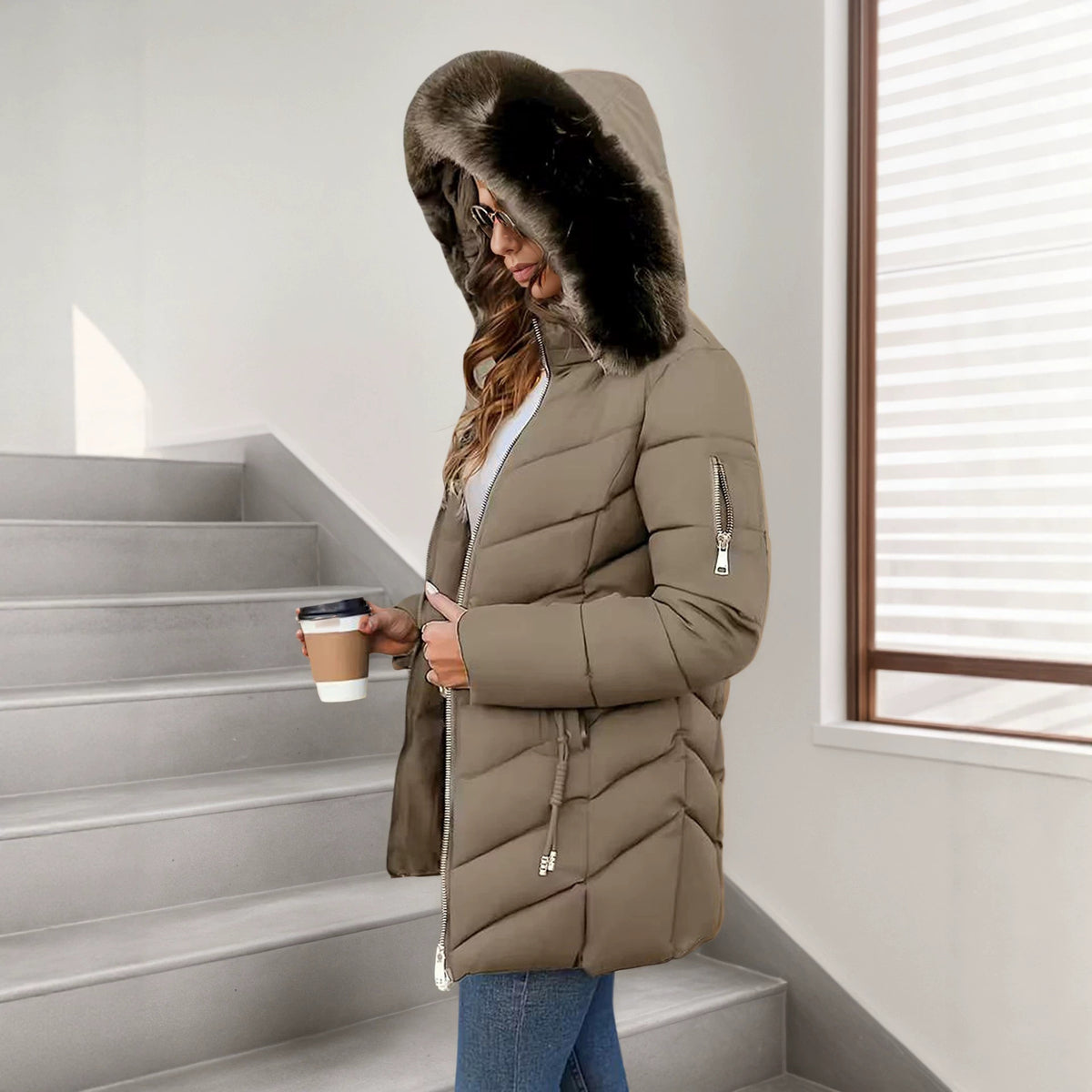 Women's slim-fit hooded puffer jacket - Warm and versatile