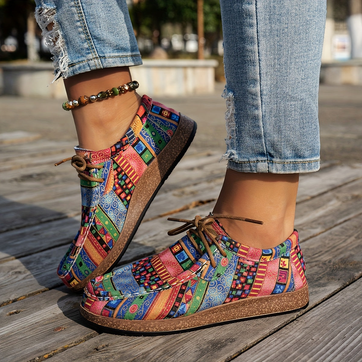Casual Sneakers with Lively Patchwork – Elegant Footwear for Every Day