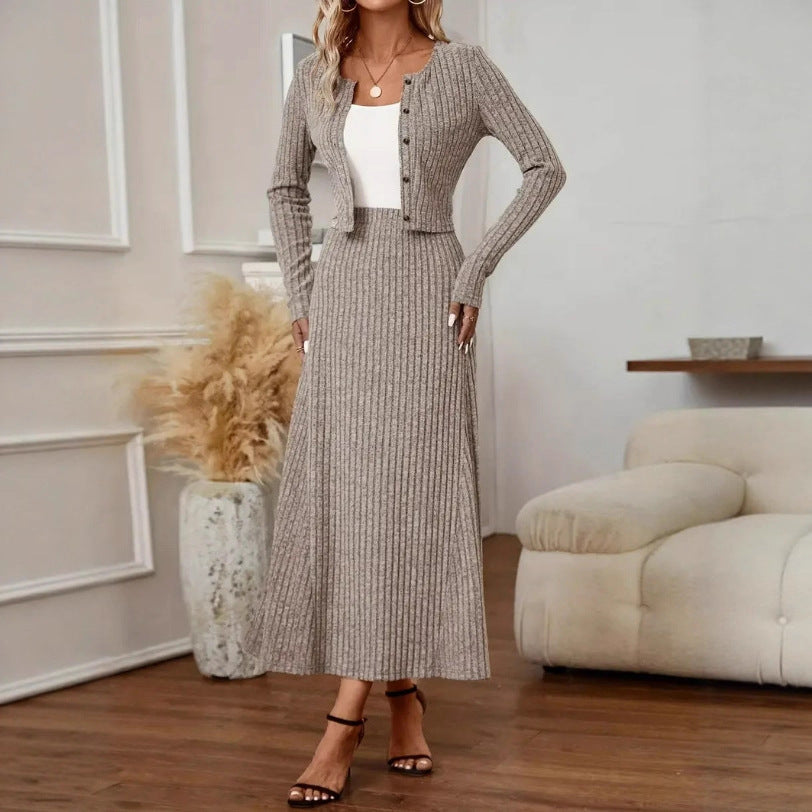 Completo da donna con cardigan in maglia e gonna midi – Casual ed elegante