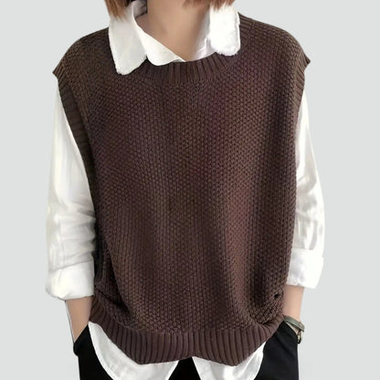 Women's sleeveless sweater with a round neck - Simple and versatile