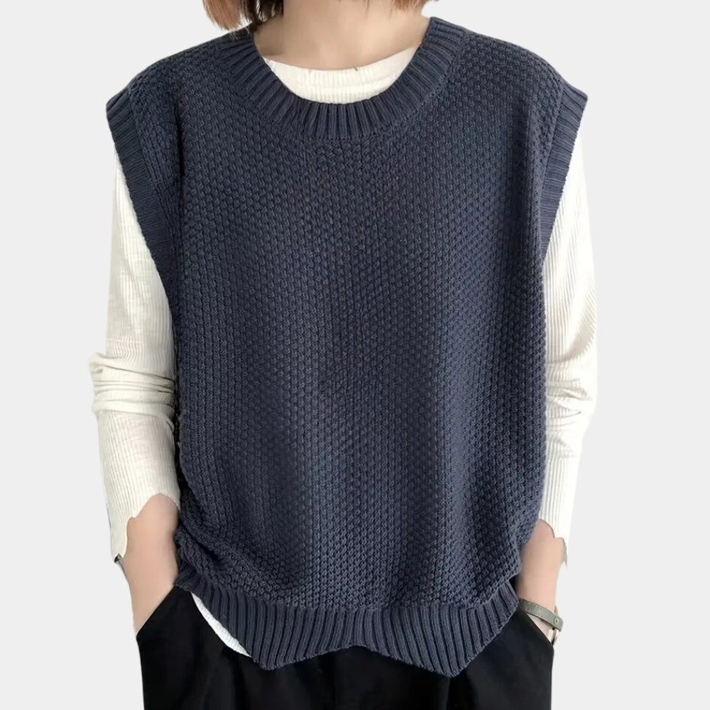 Women's sleeveless sweater with a round neck - Simple and versatile
