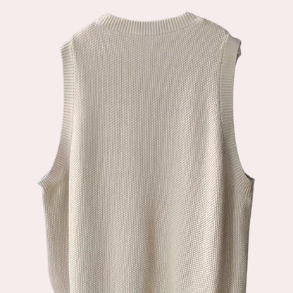 Women's sleeveless sweater with a round neck - Simple and versatile