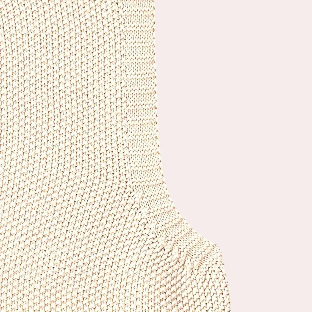 Women's sleeveless sweater with a round neck - Simple and versatile