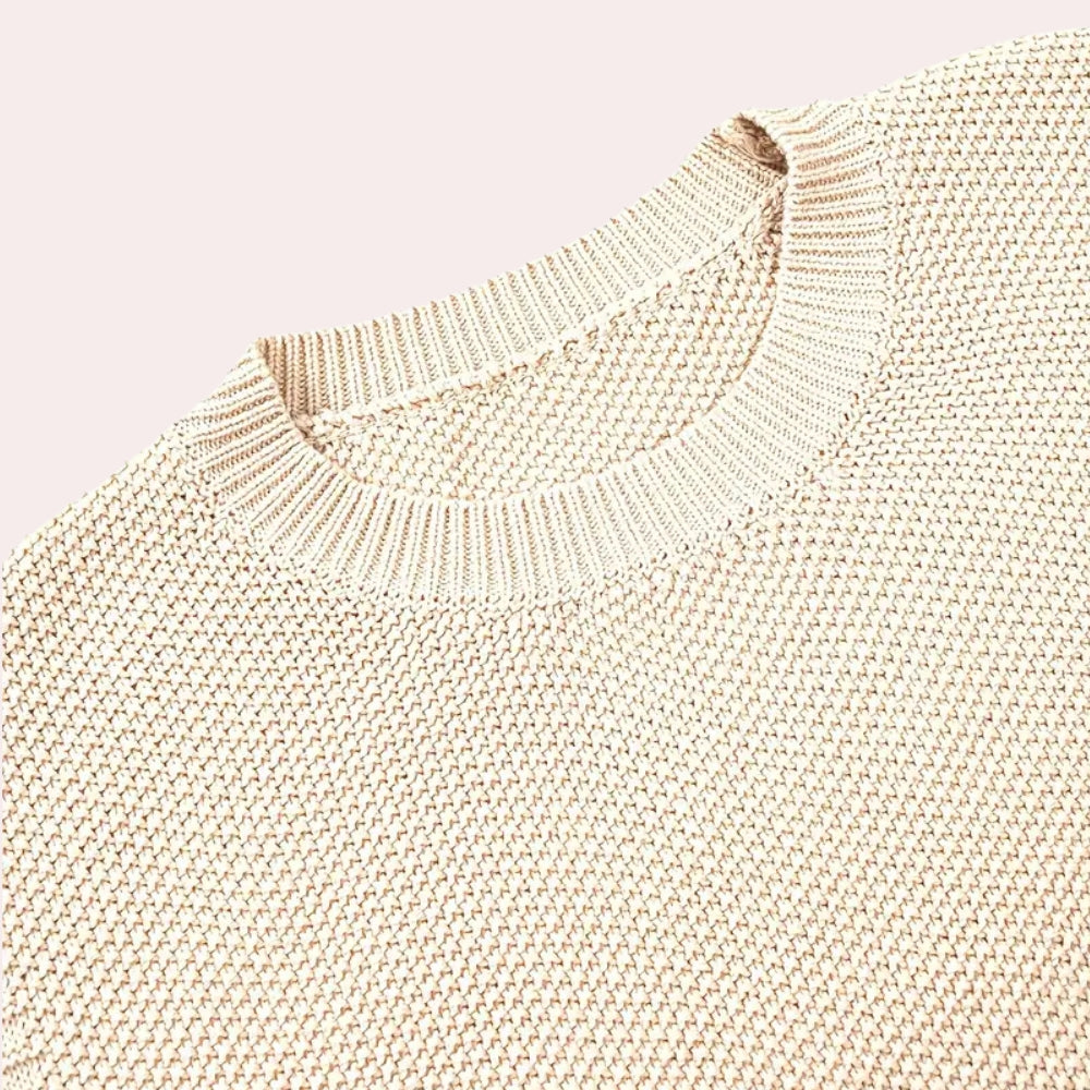 Women's sleeveless sweater with a round neck - Simple and versatile