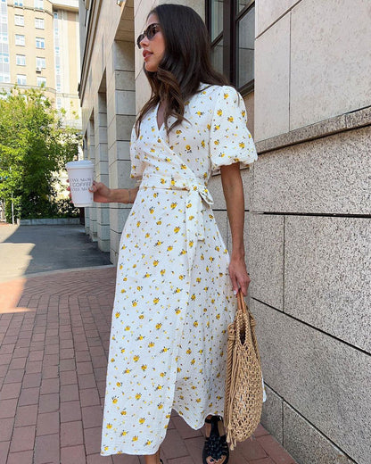 Robe longue fleurie femme – Col V et lien à nouer sur le devant