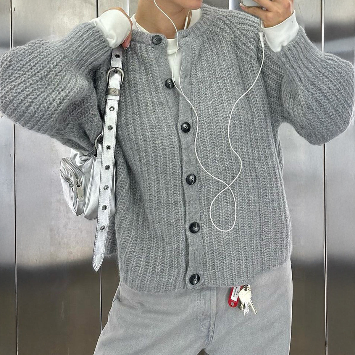 Pull minimaliste à manches longues et boutons pour femme – Haut en maille chic et décontracté, idéal au quotidien