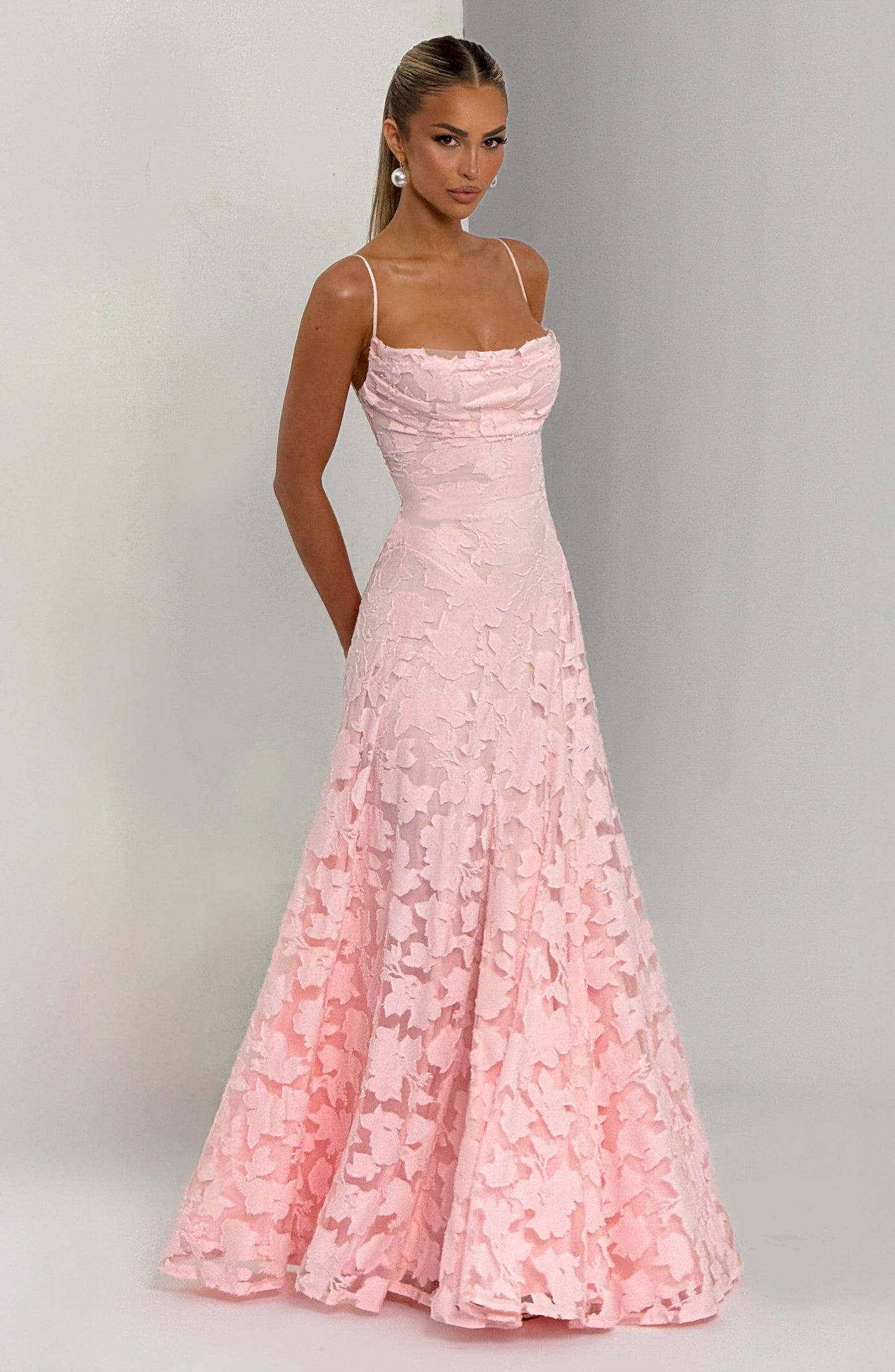 Abito lungo floreale donna con collo drappeggiato e schiena con lacci - Fluido ed elegante
