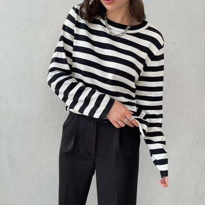 Women's striped crew-neck sweater - Soft and casual