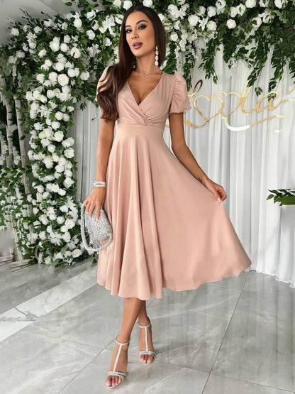 Women's midi dress with puff sleeves - Elegant and flared