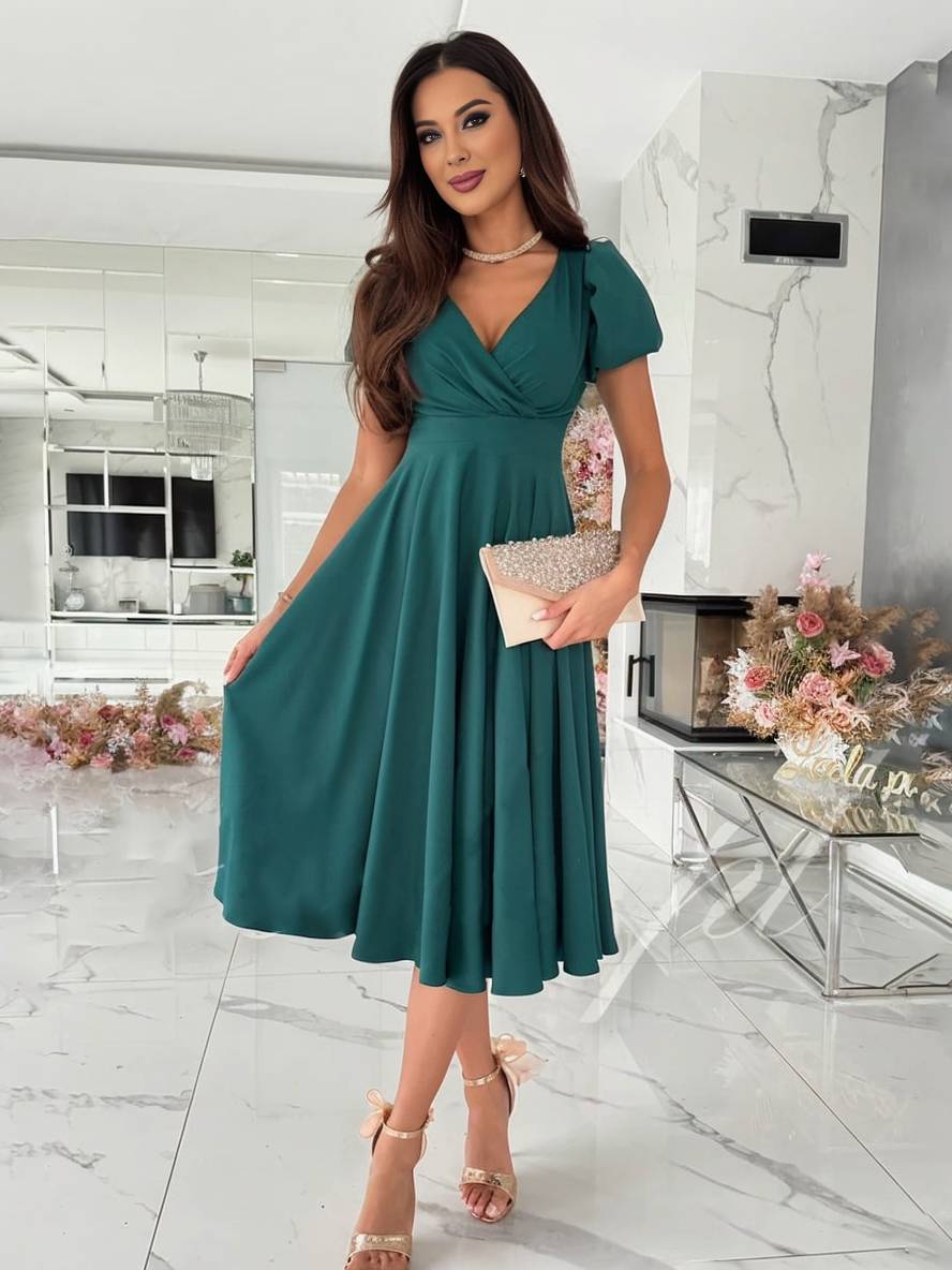 Women's midi dress with puff sleeves - Elegant and flared
