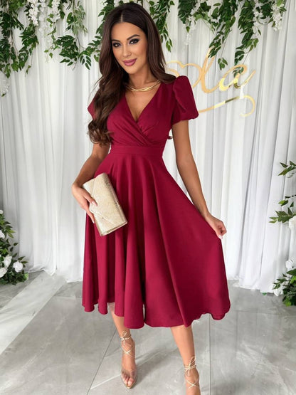 Women's midi dress with puff sleeves - Elegant and flared
