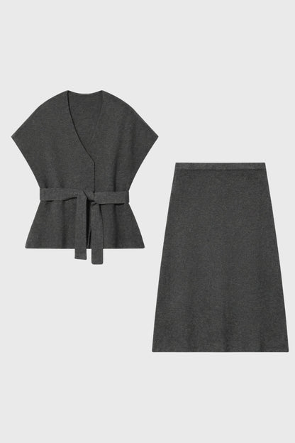 Damesæt med vest og midinederdel – Chic og semi-formelt