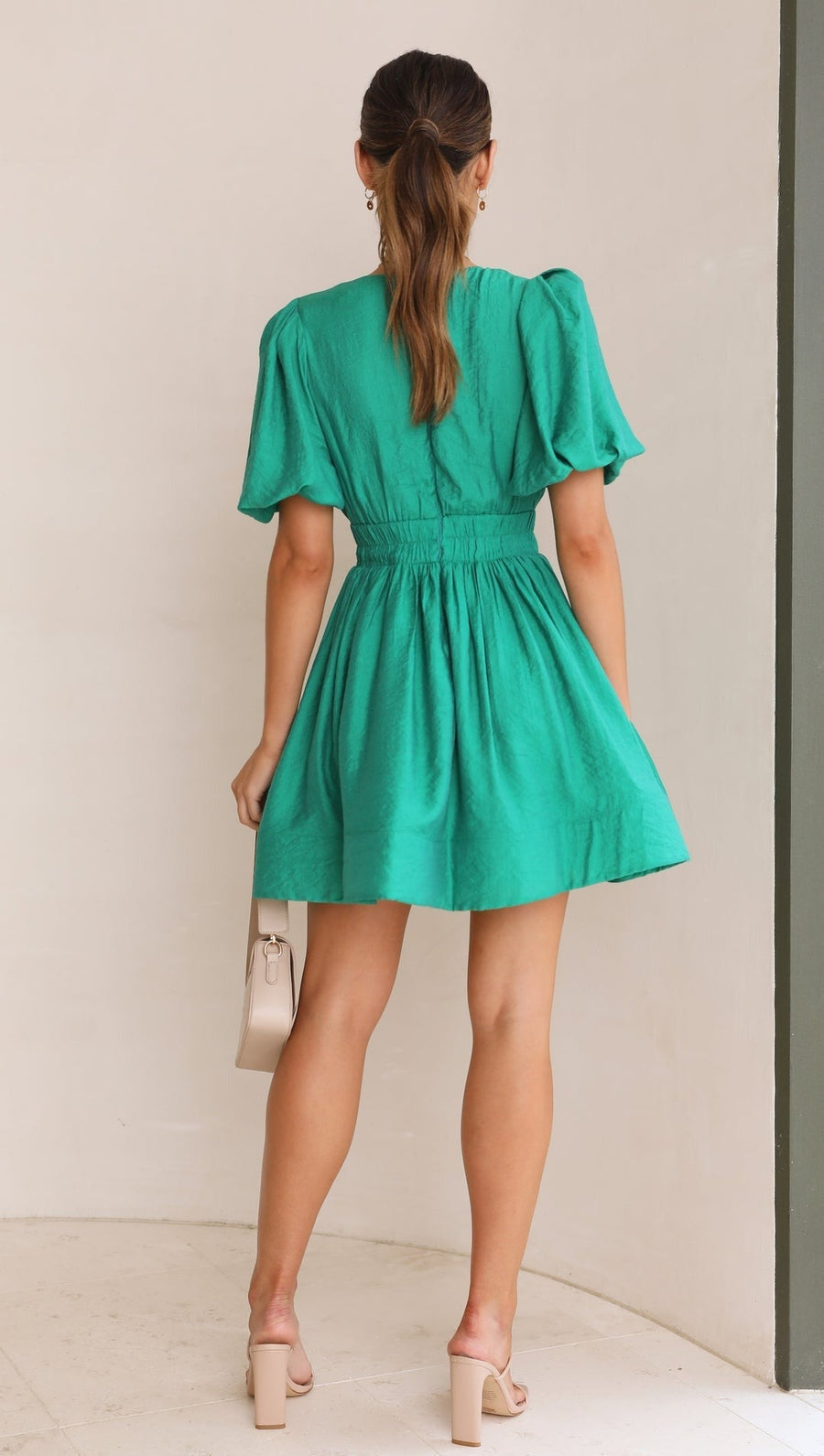 Robe Mini Élégante Femme – Coupe Chic et Féminine
