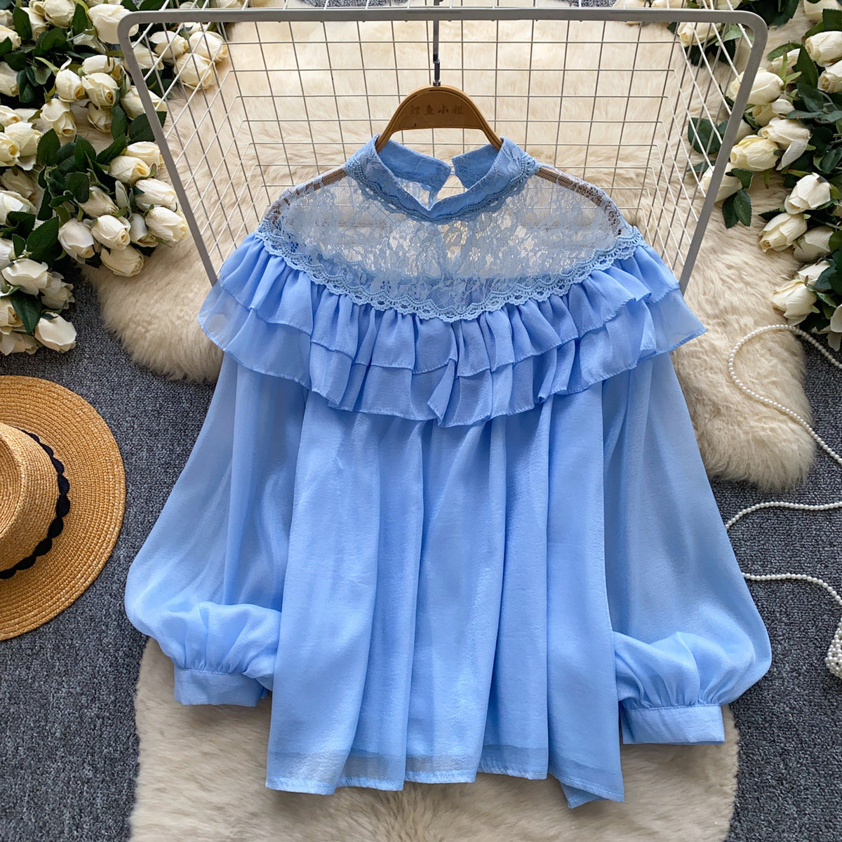 Blusa de mujer con hombros descubiertos de encaje - Romántica y femenina