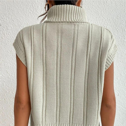 Maglia smanicata da donna con collo alto - Morbida e versatile