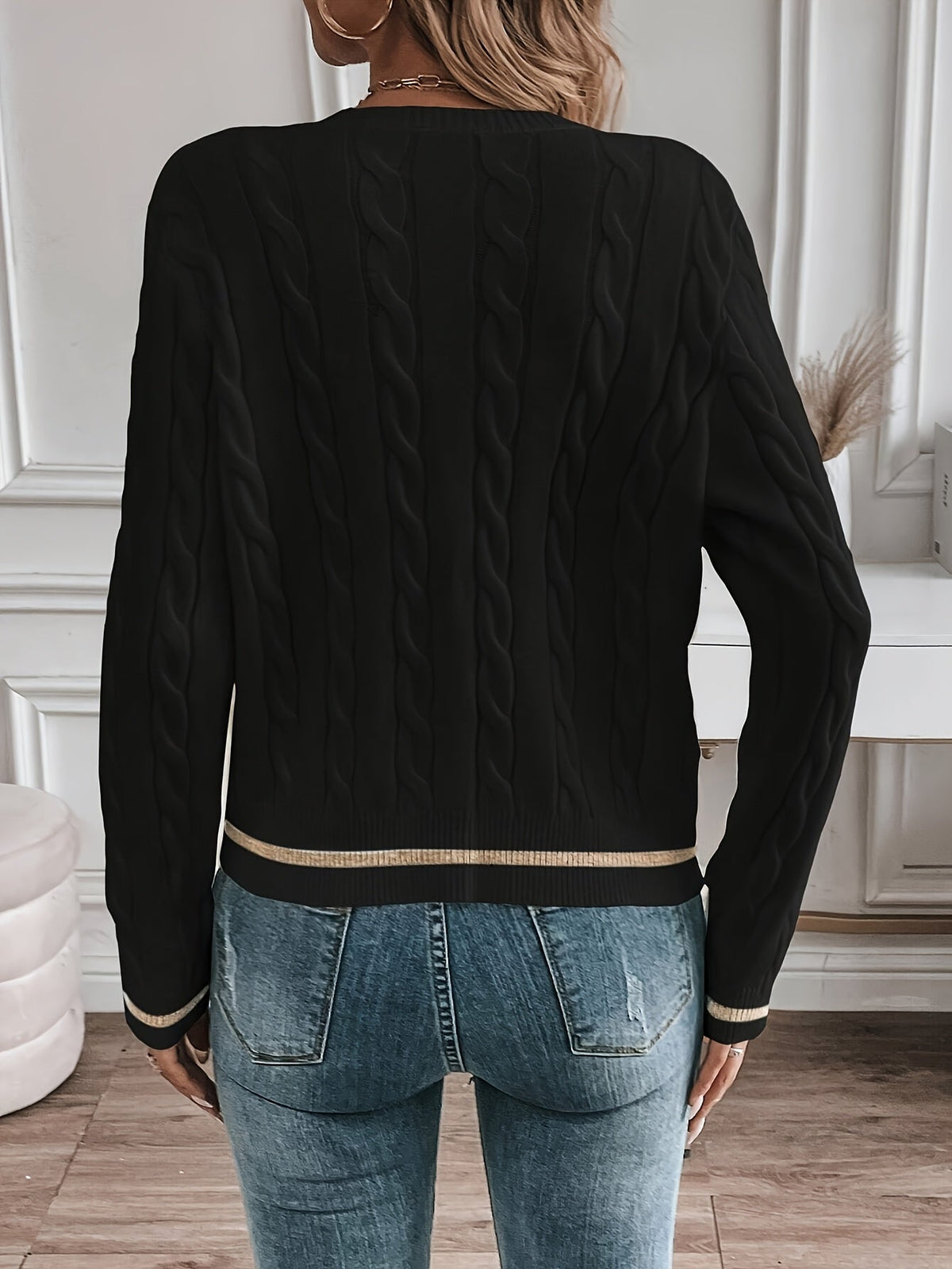 Women's cable-knit cardigan - Refined and soft