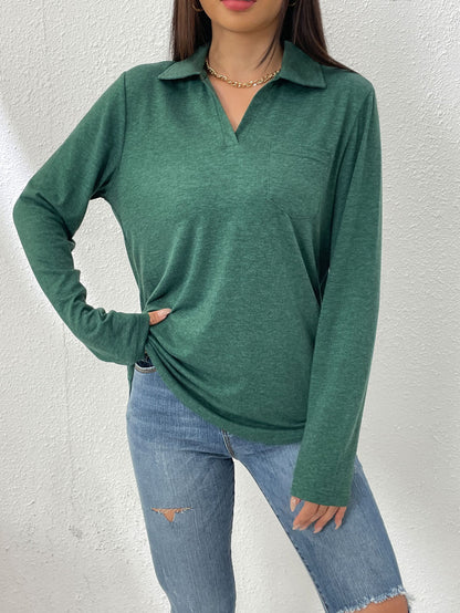 Plain women's top with a notched collar - Simple and comfortable