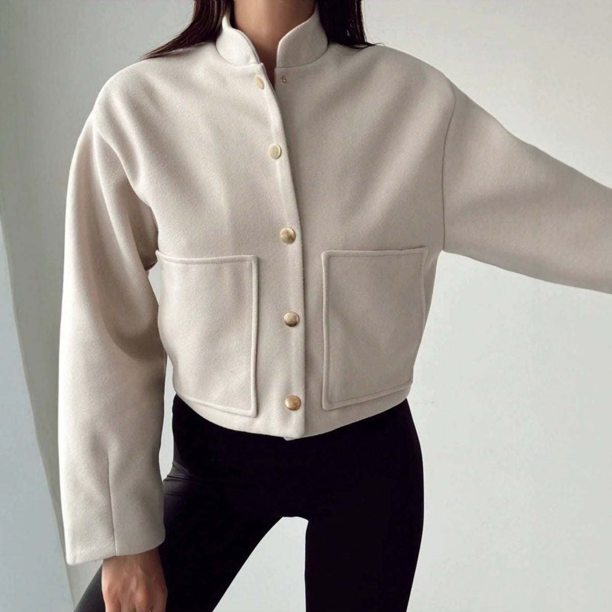 Loose women's shirt jacket with button fastening - Simple and casual