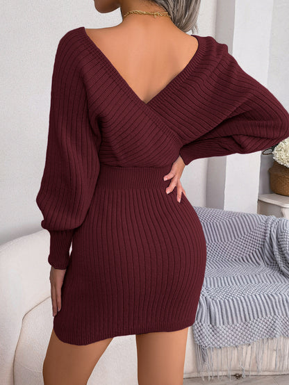 Vestido ajustado de mujer con cuello en V cruzado