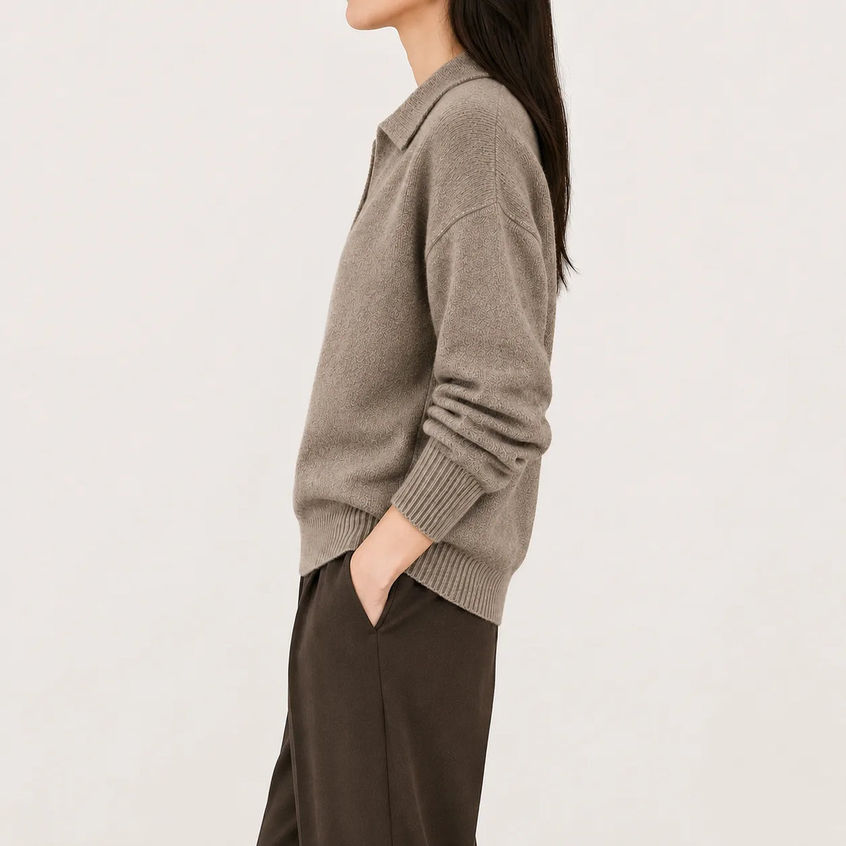 Women's long-sleeve V-neck sweater - Soft and easy to wear