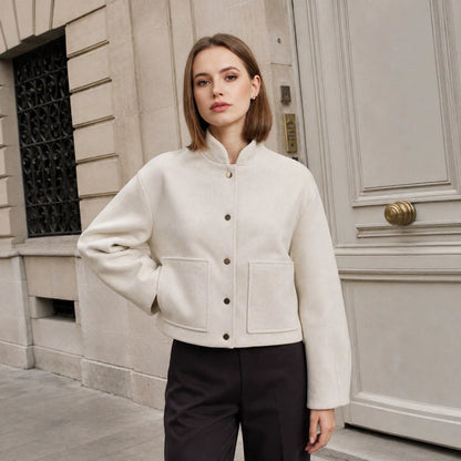 Loose women's shirt jacket with button fastening - Simple and casual