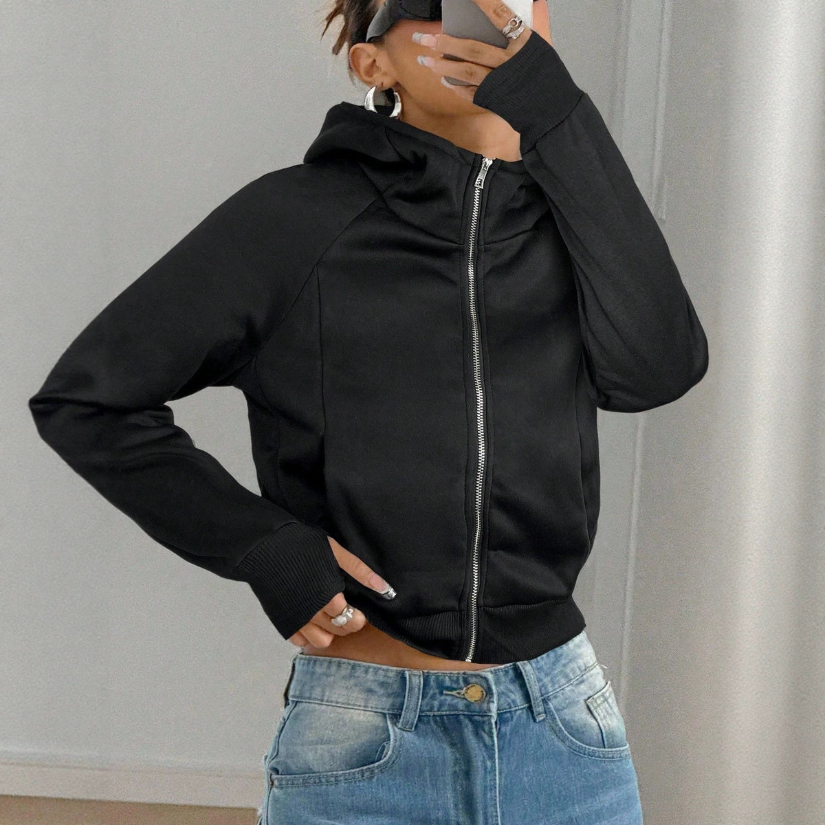 Sweat court femme a capuche uni - Decontracte et confortable