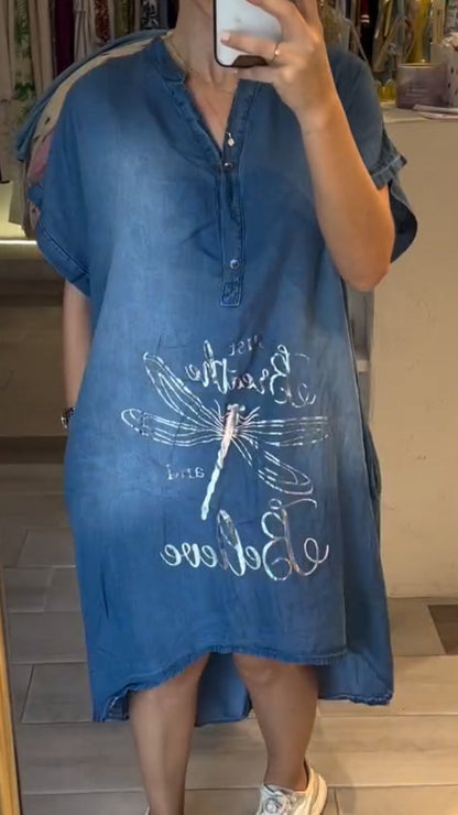 Robe en jean décontractée pour femme avec col en V et boutons, idéale pour un style quotidien