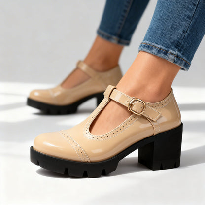 Mocassins Brogue T-Strap Vernis Daisy – Talon Bloc d’Inspiration Vintage