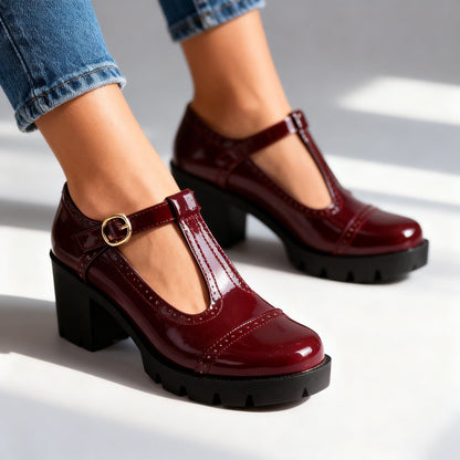 Mocassins Brogue T-Strap Vernis Daisy – Talon Bloc d’Inspiration Vintage