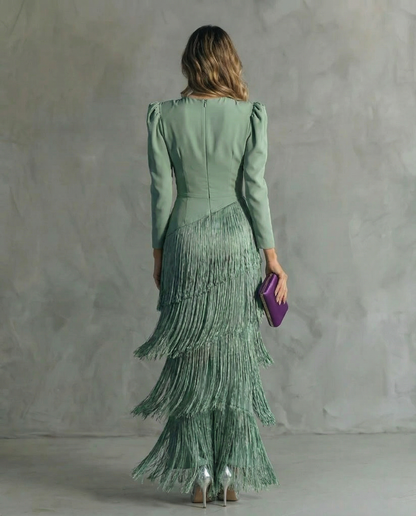Elegant women's dress with fringed sleeves - Chic and refined