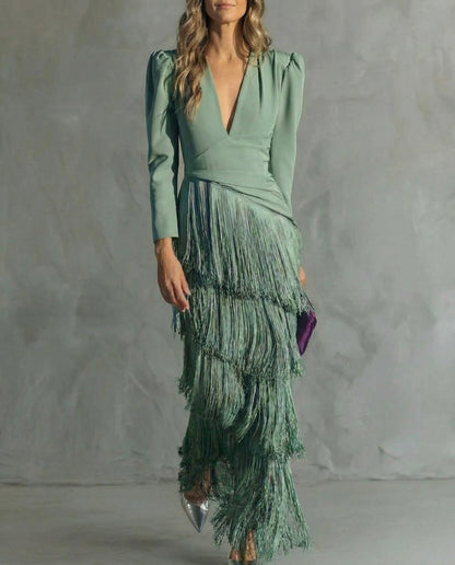 Elegant women's dress with fringed sleeves - Chic and refined
