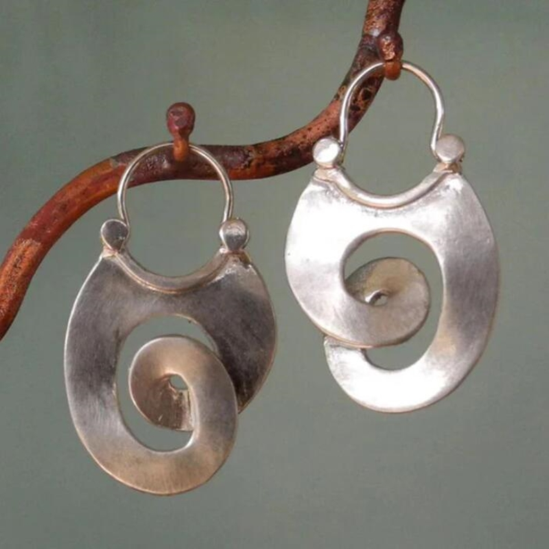 Women’s Silver Spiral Earrings – Elegant and Luminous Vintage Style.