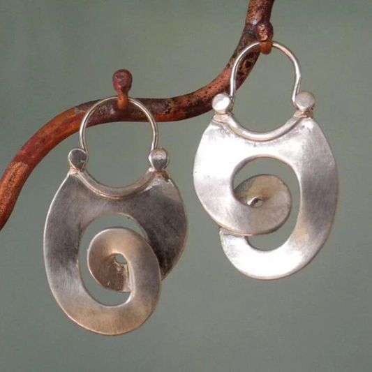 Women’s Silver Spiral Earrings – Elegant and Luminous Vintage Style.